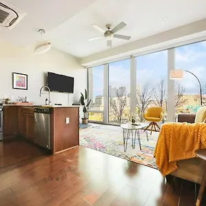 Apartment Hostwise - The Washington At Chatham - Free Parking, Private Gym, Skyline Views!, Pittsburgh